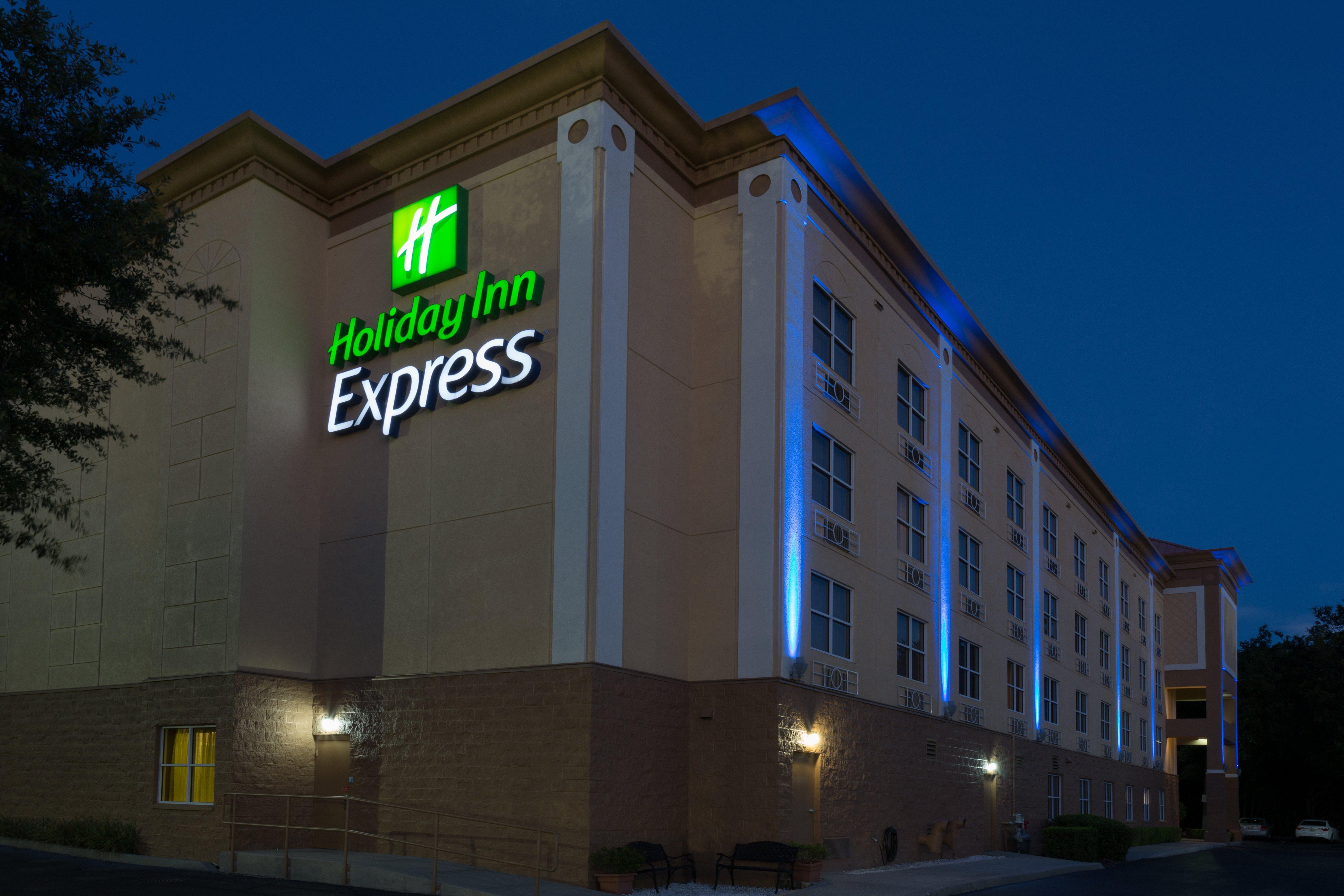 Holiday Inn Express & Suites Plant City, An Ihg Hotel Exterior photo